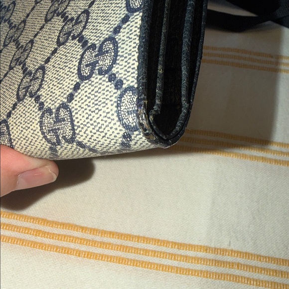Gucci Navy and Cream Bifold Wallet with box, ribbon, paperwork, and silica packs - Picture 13 of 14